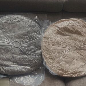 Round pillows